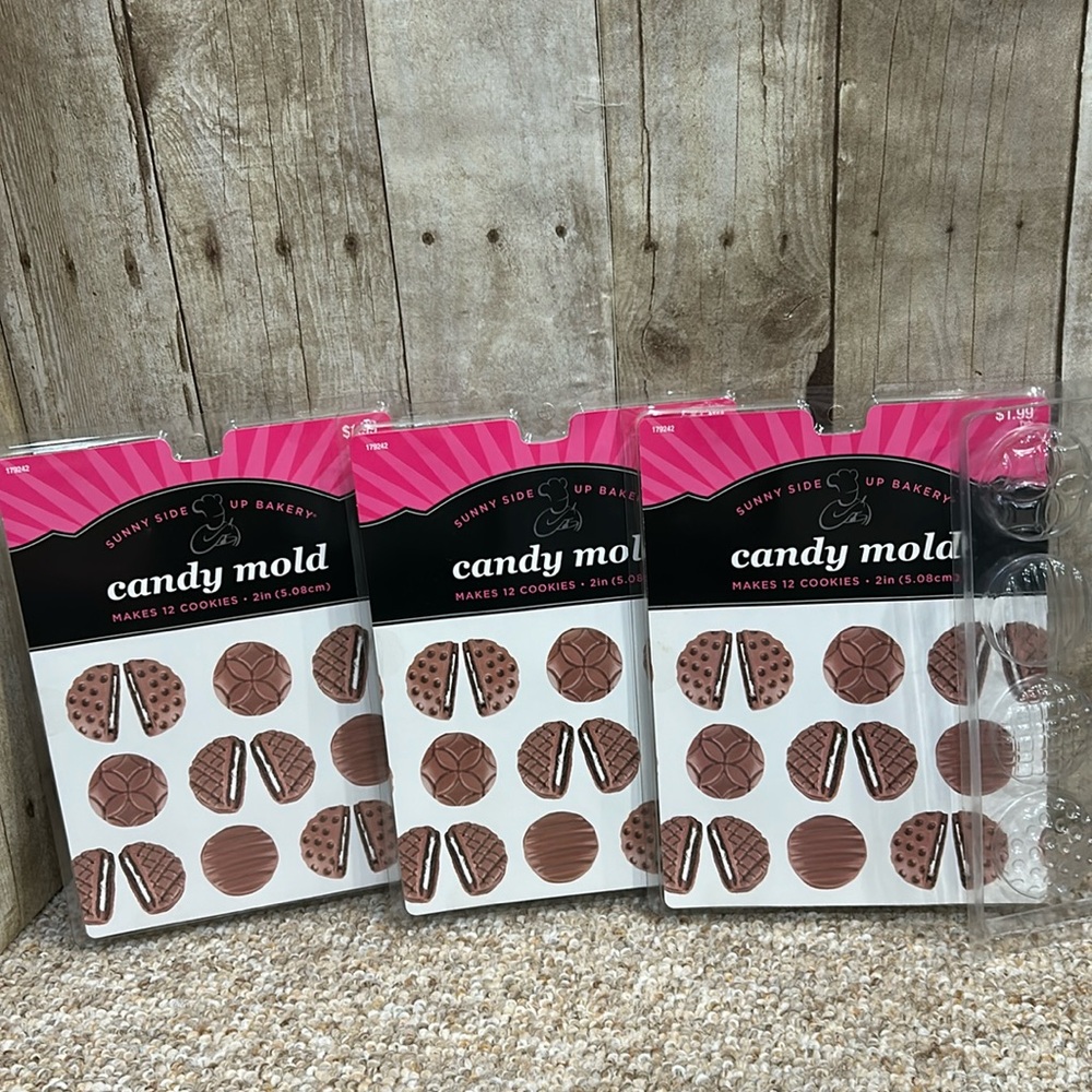 Set of 4 Sunny Side Up Bakery Chocolate Oreo molds w/Directions